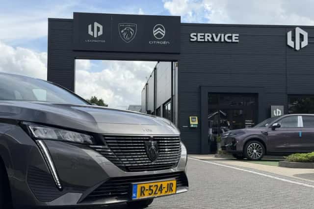 Peugeot 308 (2022) thumbnail 3