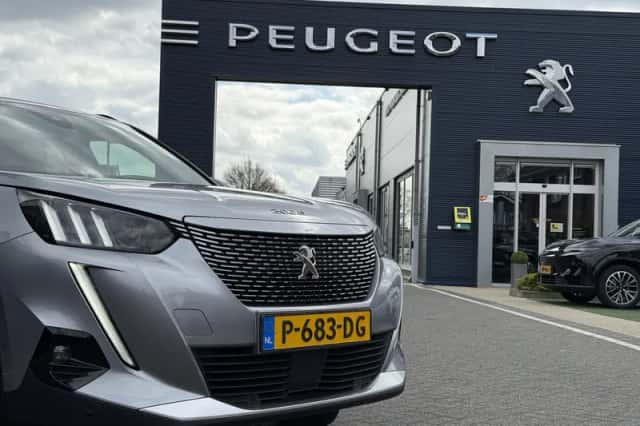 Peugeot e-2008 (2022) thumbnail 3