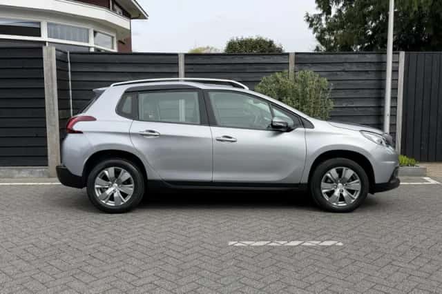 Peugeot 2008 (2019) thumbnail 6