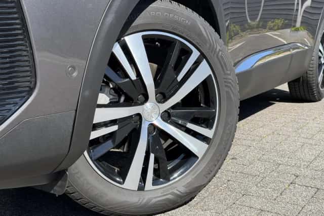 Peugeot 3008 (2024) thumbnail 2