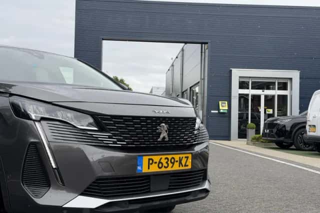 Peugeot 3008 (2022) thumbnail 3