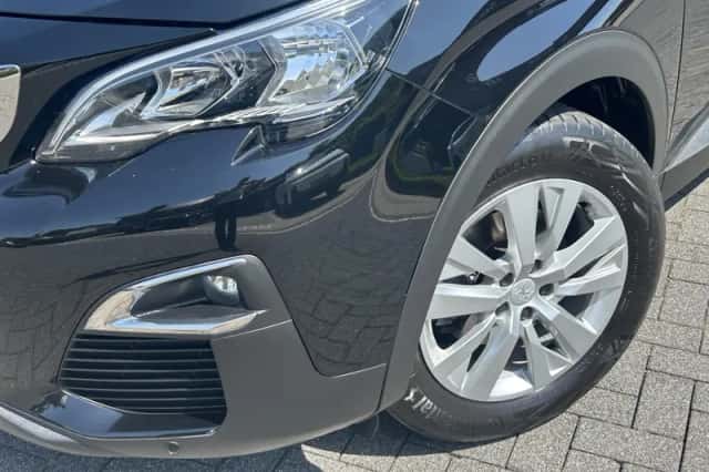 Peugeot 3008 (2019) thumbnail 2