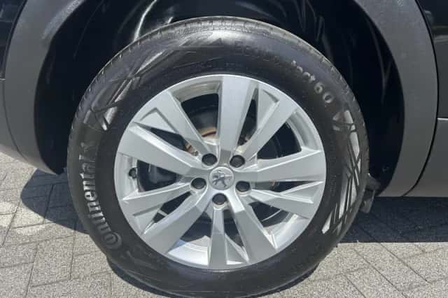 Peugeot 3008 (2019) thumbnail 3