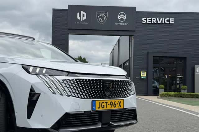 Peugeot e-3008 (2025) thumbnail 3