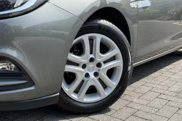 Opel Astra (2018) thumbnail 2