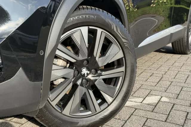 Peugeot e-2008 (2022) thumbnail 2