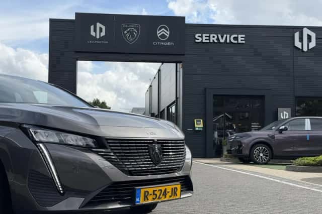 Peugeot 308 (2022) thumbnail 3