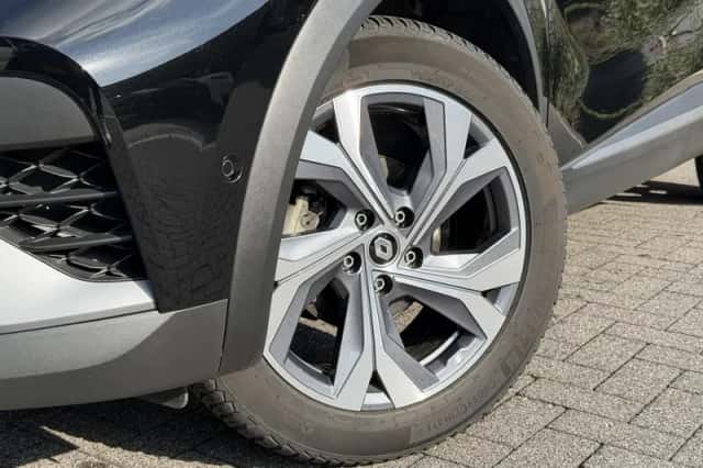 Renault Captur (2023) thumbnail 2