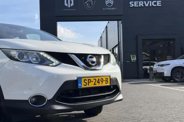 Nissan Qashqai (2015) thumbnail 3