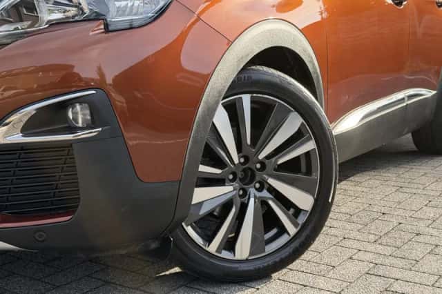 Peugeot 3008 (2017) thumbnail 2