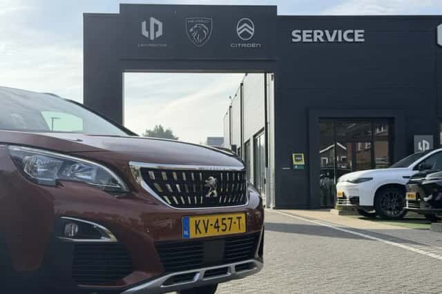 Peugeot 3008 (2017) thumbnail 3