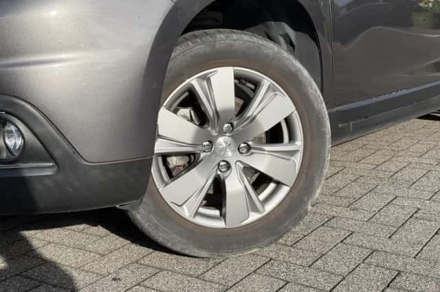 Peugeot 2008 (2019) thumbnail 2