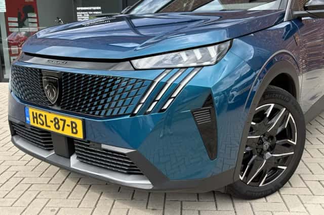 Peugeot 3008 (2025) thumbnail 2