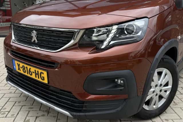 Peugeot Rifter (2021) thumbnail 2