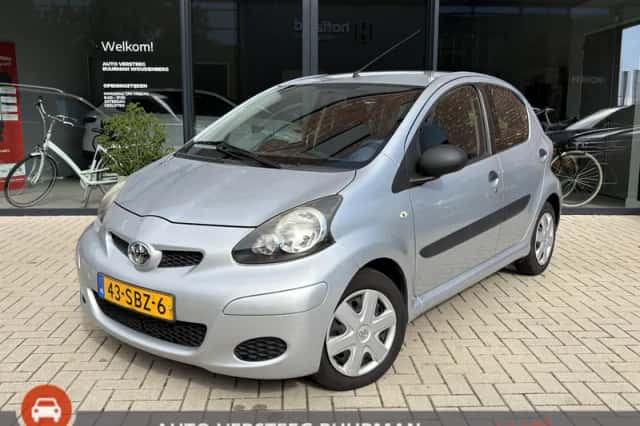 Toyota Aygo (2011) thumbnail 1