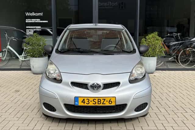 Toyota Aygo (2011) thumbnail 3