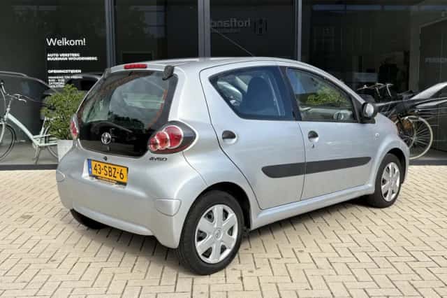 Toyota Aygo (2011) thumbnail 4