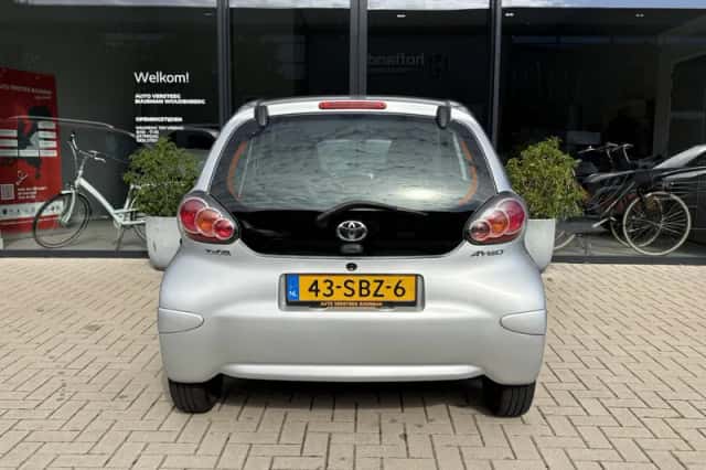 Toyota Aygo (2011) thumbnail 6