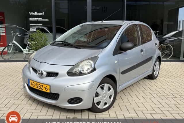 Toyota Aygo (2011) thumbnail 1