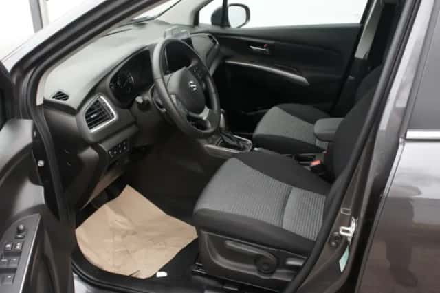 Suzuki S-Cross (2025) thumbnail 2