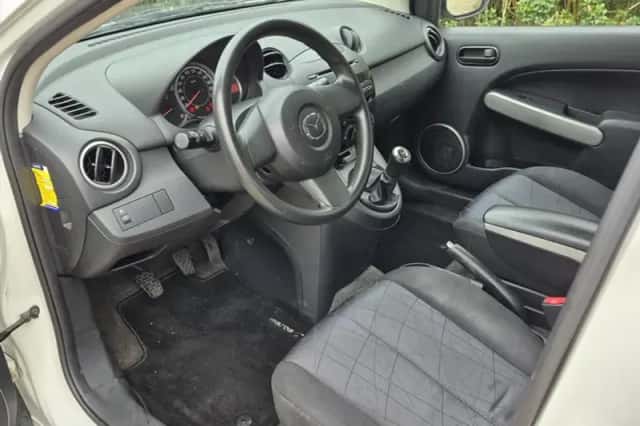Mazda 2 (2011) thumbnail 4