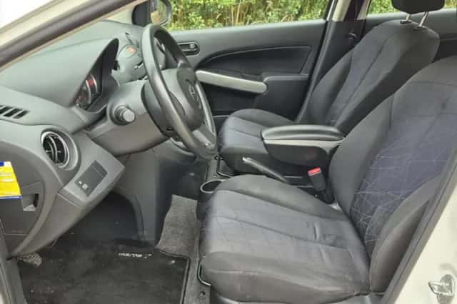 Mazda 2 (2011) thumbnail 5