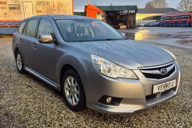 Subaru Legacy (2011) thumbnail 3