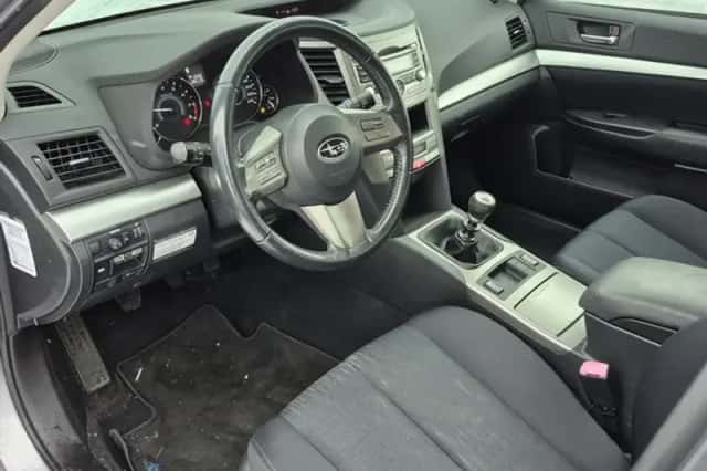 Subaru Legacy (2011) thumbnail 4