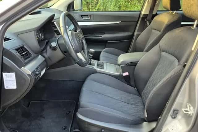 Subaru Legacy (2011) thumbnail 5