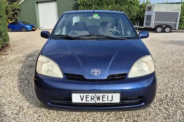 Toyota Prius (2001) thumbnail 2
