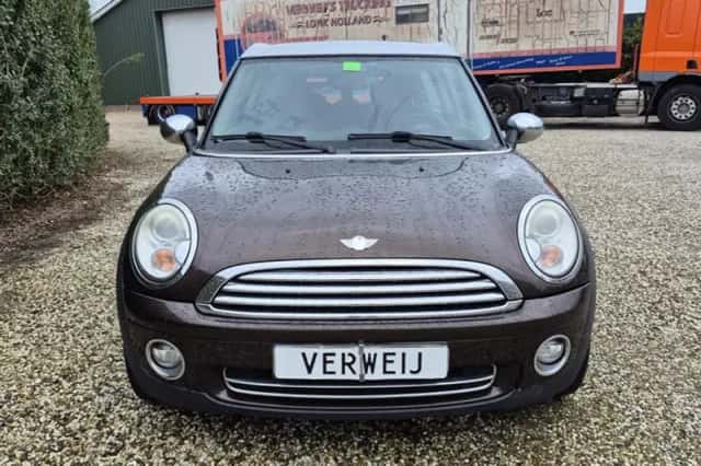 MINI Clubman (2010) thumbnail 2