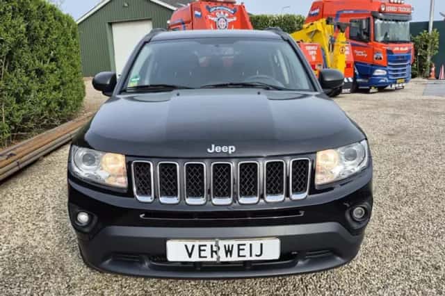 Jeep Compass (2011) thumbnail 2
