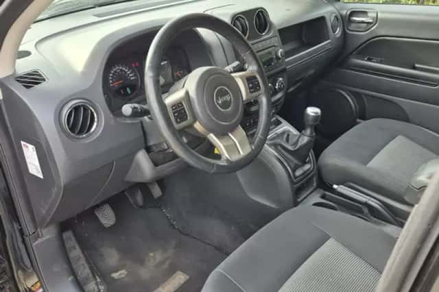 Jeep Compass (2011) thumbnail 4
