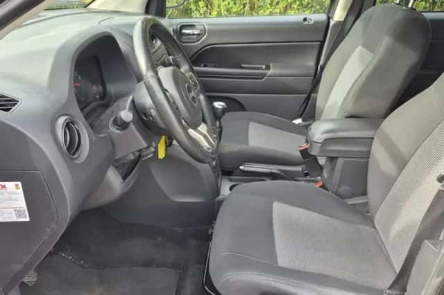 Jeep Compass (2011) thumbnail 5