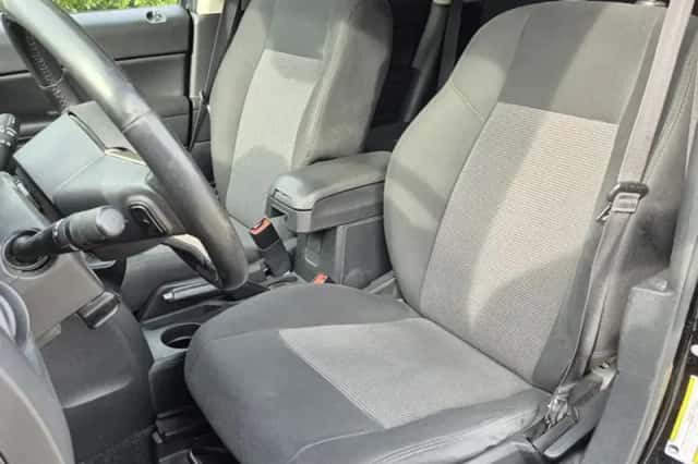 Jeep Compass (2011) thumbnail 6