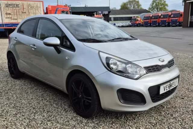 Kia Rio (2013) thumbnail 3