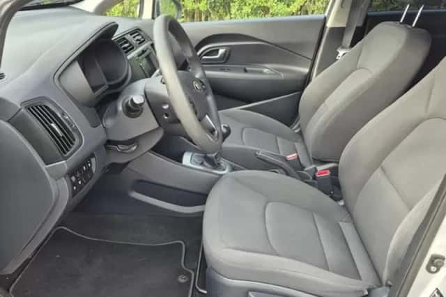 Kia Rio (2013) thumbnail 6