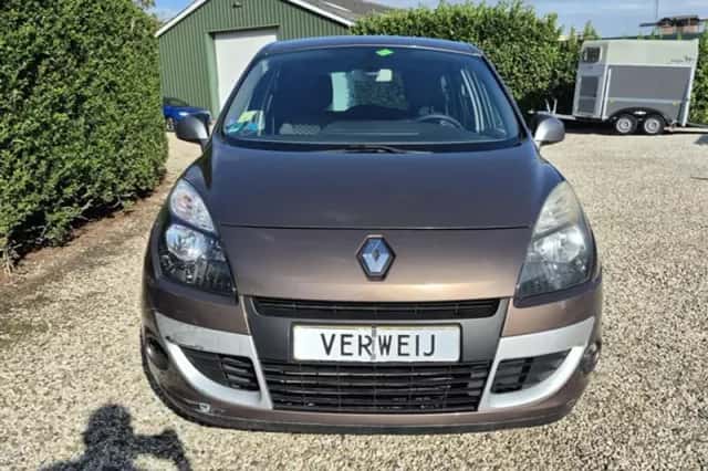 Renault Scénic (2010) thumbnail 2