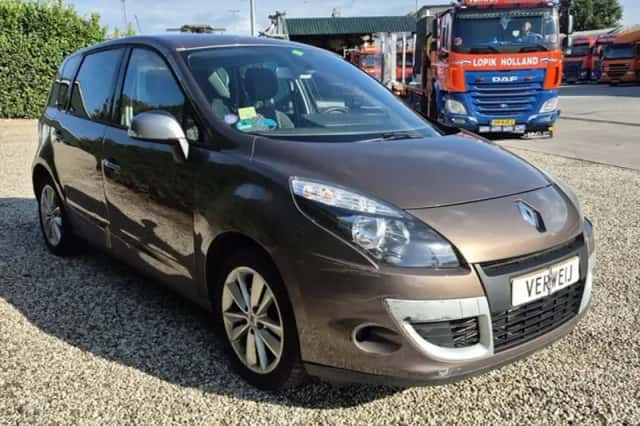 Renault Scénic (2010) thumbnail 3