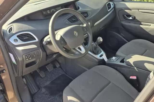 Renault Scénic (2010) thumbnail 5