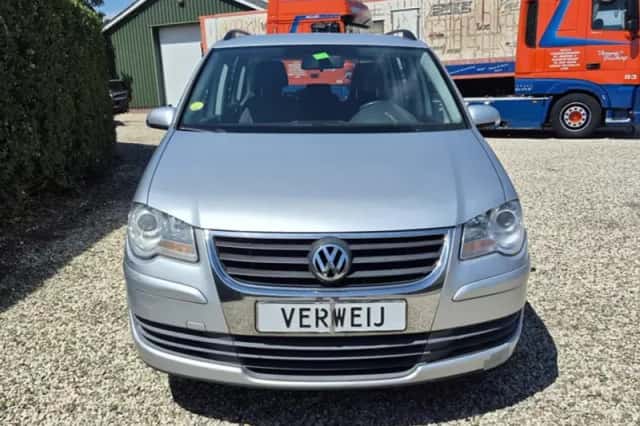 Volkswagen Touran (2007) thumbnail 2
