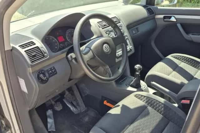 Volkswagen Touran (2007) thumbnail 4