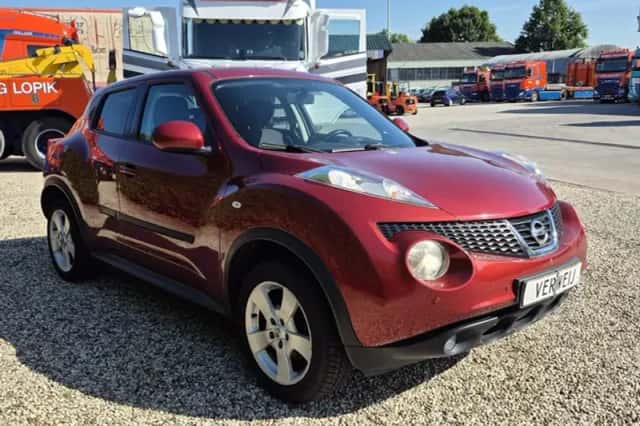 Nissan Juke (2011) thumbnail 3