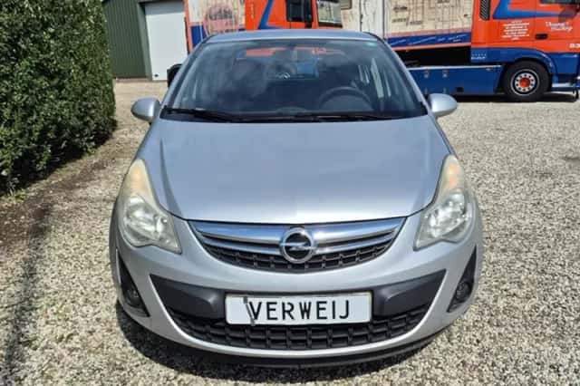 Opel Corsa (2012) thumbnail 2