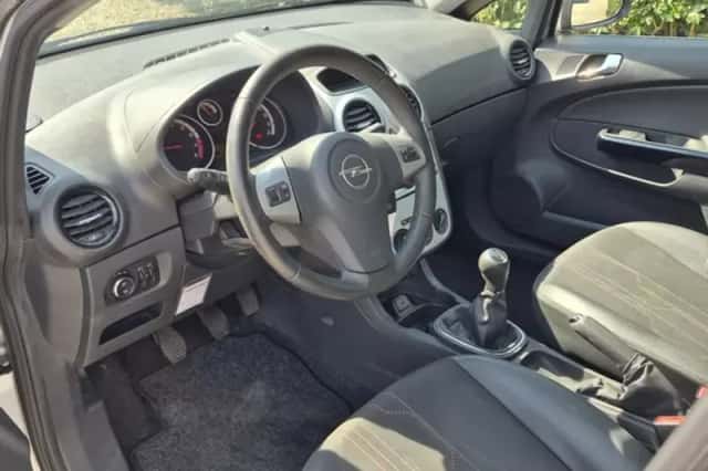 Opel Corsa (2012) thumbnail 4