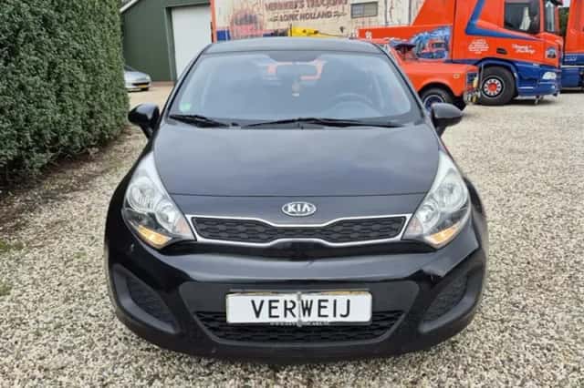 Kia Rio (2013) thumbnail 2
