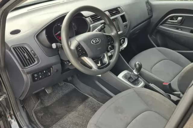Kia Rio (2013) thumbnail 4