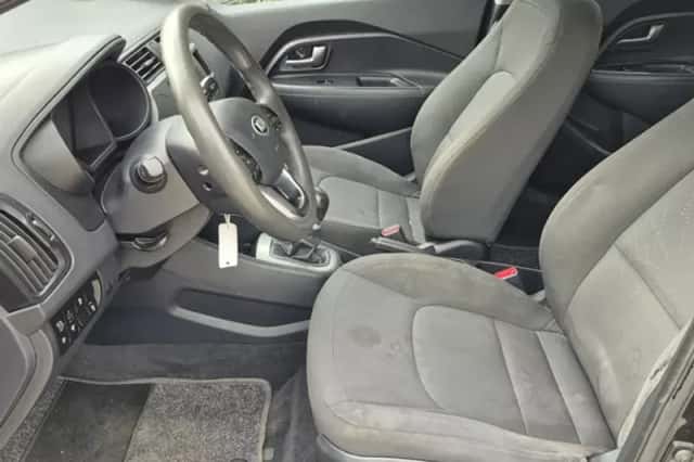 Kia Rio (2013) thumbnail 5