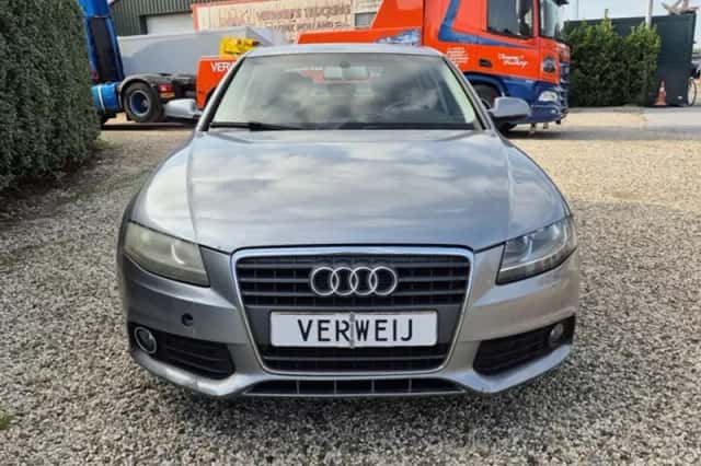 Audi A4 (2011) thumbnail 2