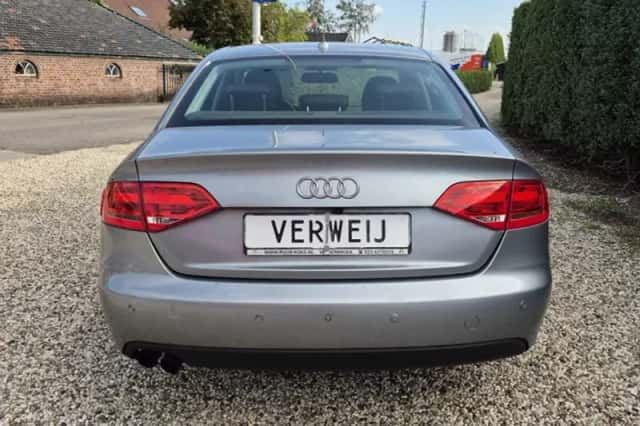 Audi A4 (2011) thumbnail 5